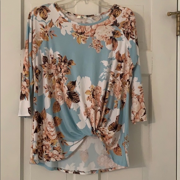 Floral top - Picture 1 of 3